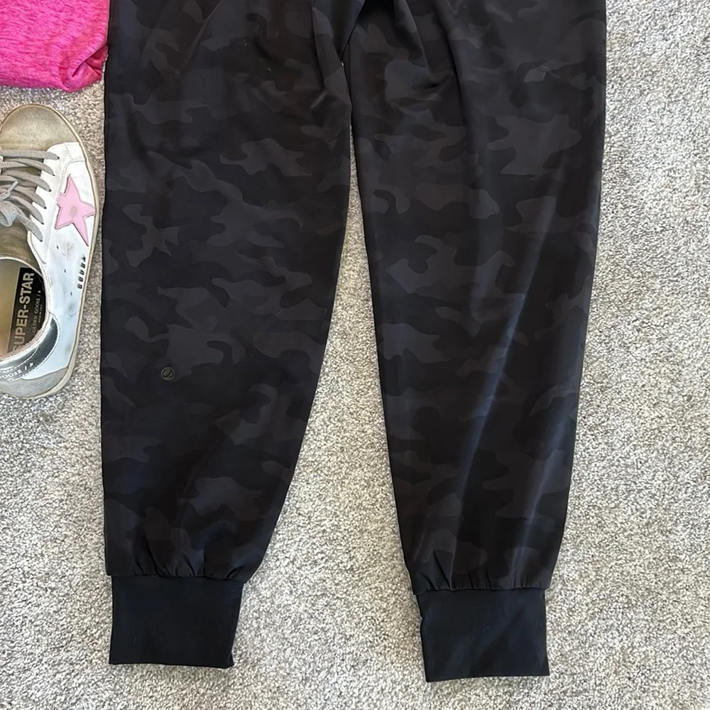 CRZ YOGA Camo Print Jogger Pants - Picture 8 of 8